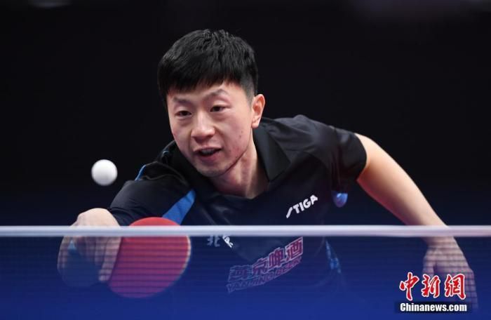 易烊千玺：他们跟我打赌，跟我开盘什么的，如果拿了奖我给他们多少，没拿他们给我多少。